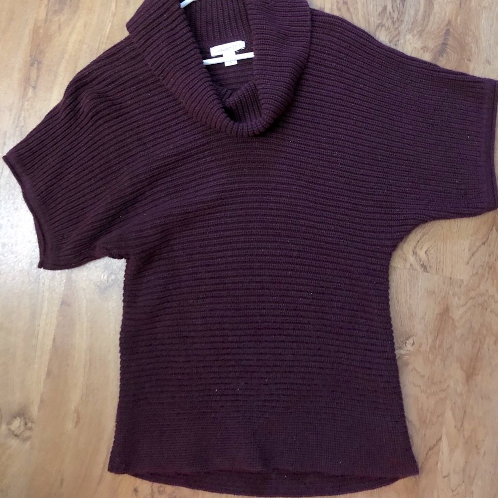 Ladies mid sleeve burgundy sweater